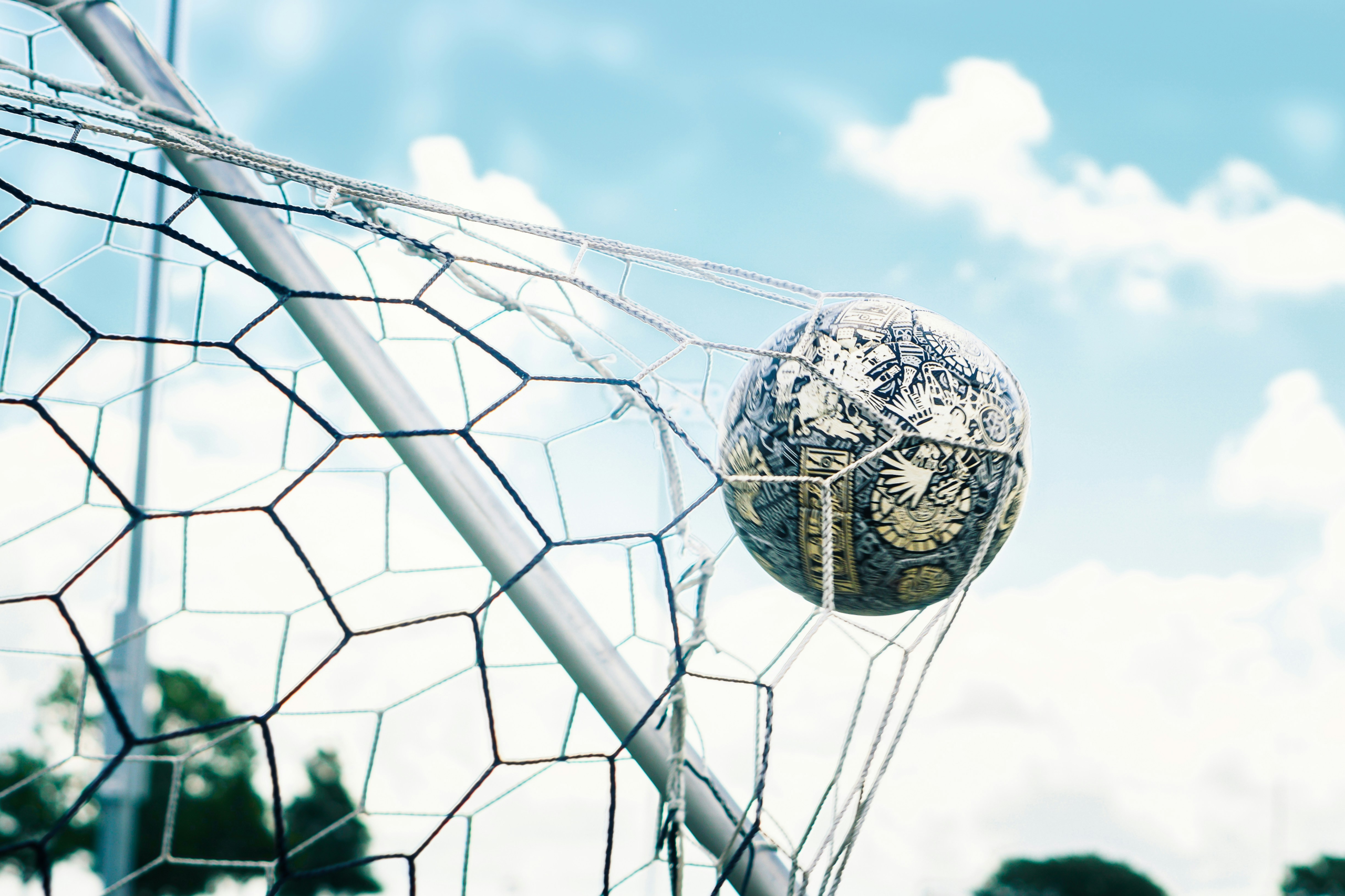 Understanding the Beckham Law in Spain